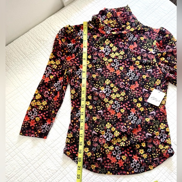 Free People Twyla Ditsy Floral Top 
NWT - Picture 5 of 6